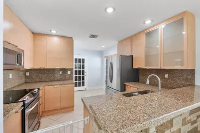 8821 Lake Park Circle N, Davie, FL 33328 - Photo 16