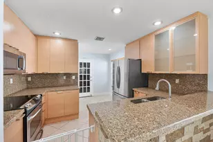 8821 Lake Park Cir N, Davie, FL 33328 - Photo 16