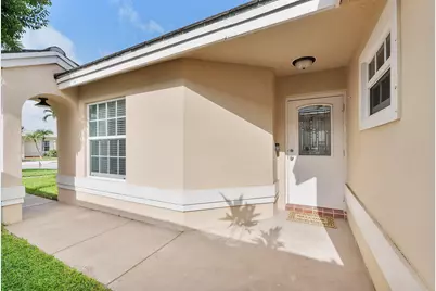 8821 Lake Park Circle N, Davie, FL 33328 - Photo 6