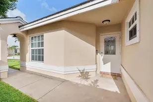 8821 Lake Park Cir N, Davie, FL 33328 - Photo 6