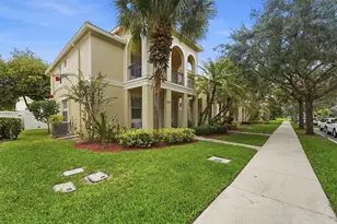 8057 Murano Cir, Palm Beach Gardens, FL 33418 - Photo 2
