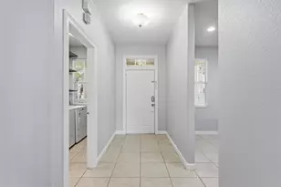 8057 Murano Cir, Palm Beach Gardens, FL 33418 - Photo 6