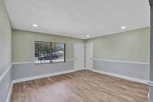 2147 NW 100th St, Miami, FL 33147 - Photo 14