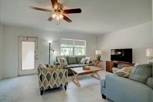 222 Saxony E, Delray Beach, FL 33446 - Photo 2