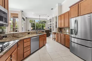 911 Forest Glen Ln, Wellington, FL 33414 - Photo 4