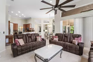 911 Forest Glen Ln, Wellington, FL 33414 - Photo 8