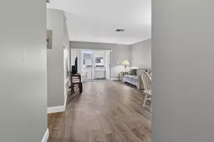 2703 Dudley Dr W, West Palm Beach, FL 33415 - Photo 6