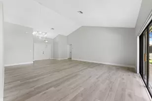 5809 Sun Pointe Cir, Boynton Beach, FL 33437 - Photo 6