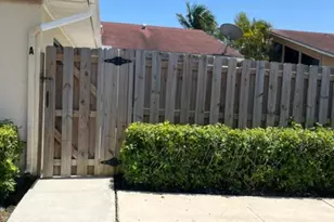 4379 Woodstock Dr, West Palm Beach, FL 33409 - Photo 2
