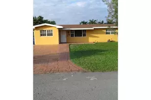 8841 NW 14th St, Pembroke Pines, FL 33024 - Photo 1