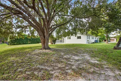 2421 NW 114th Avenue, Coral Springs, FL 33065 - Photo 8