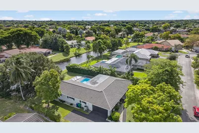 2421 NW 114th Avenue, Coral Springs, FL 33065 - Photo 4
