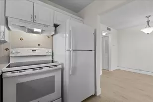 142 Kent I, West Palm Beach, FL 33417 - Photo 4