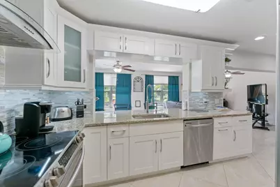 4184 NW 52nd Avenue, Lauderdale Lakes, FL 33319 - Photo 10