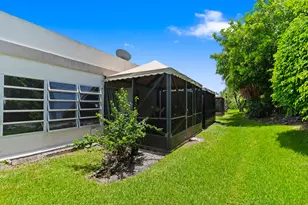 9305 Flynn Cir, Boca Raton, FL 33496 - Photo 10