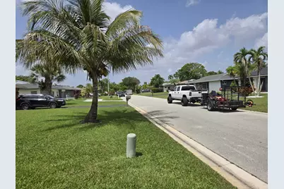 8111 NW 100th Terrace NW, Tamarac, FL 33321 - Photo 4