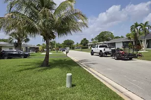 8111 NW 100th Terrace NW, Tamarac, FL 33321 - Photo 4
