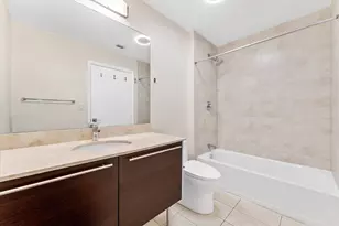 1900 N Bayshore Dr, Miami, FL 33132 - Photo 20