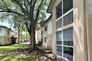 9877 Westview Dr, Coral Springs, FL 33076 - Photo 2