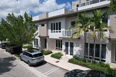 6461 NW 103rd Passage, Doral, FL 33178 - Photo 4