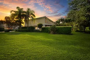 436 Capistrano Dr, Palm Beach Gardens, FL 33410 - Photo 2