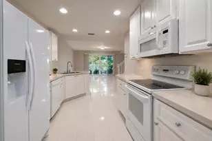 436 Capistrano Dr, Palm Beach Gardens, FL 33410 - Photo 10