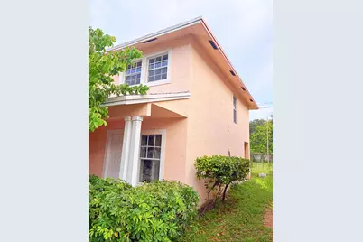 647 Latona Avenue, Lake Worth, FL 33460 - Photo 2