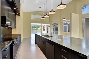 11922 Fountainside Cir, Boynton Beach, FL 33437 - Photo 12