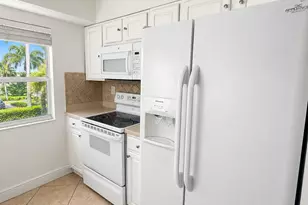 180 Riviera Cir, Weston, FL 33326 - Photo 8