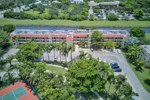 8101 N Sunrise Lakes Dr N, Sunrise, FL 33322 - Photo 2