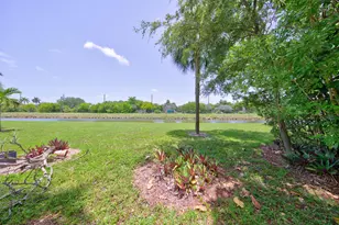 8101 N Sunrise Lakes Dr N, Sunrise, FL 33322 - Photo 26
