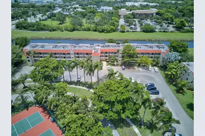 8101 N Sunrise Lakes Drive N #112, Sunrise, FL 33322 - Photo 2