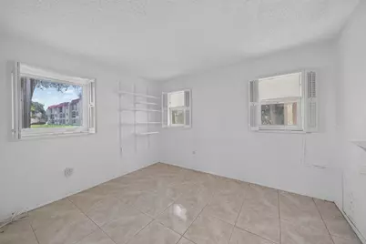 8101 N Sunrise Lakes Drive N #112, Sunrise, FL 33322 - Photo 14