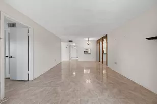 8101 N Sunrise Lakes Dr N, Sunrise, FL 33322 - Photo 22