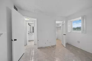 8101 N Sunrise Lakes Dr N, Sunrise, FL 33322 - Photo 14