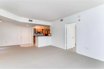 18800 NE 29th Avenue #923, Miami, FL 33180 - Photo 10