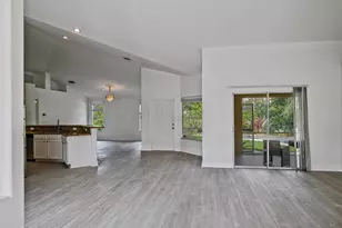 8671 155th Pl N, Palm Beach Gardens, FL 33418 - Photo 18