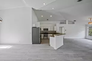 8671 155th Pl N, Palm Beach Gardens, FL 33418 - Photo 14