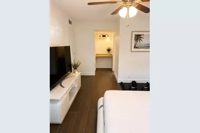 575 Oaks Lane #109, Pompano Beach, FL 33069 - Photo 8