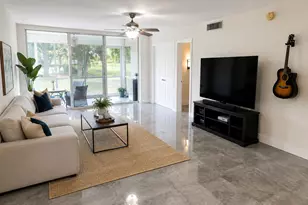575 Oaks Ln, Pompano Beach, FL 33069 - Photo 1