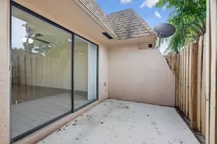 4983 NW 95th Ave, Sunrise, FL 33351 - Photo 10
