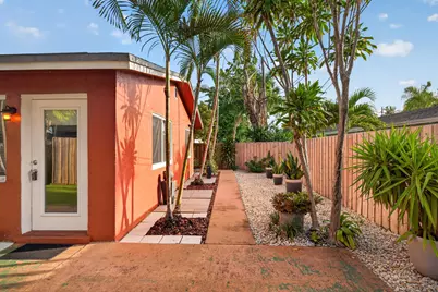 1720 NE 8th Avenue, Fort Lauderdale, FL 33305 - Photo 12