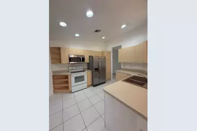 100 Cocoplum Circle, Royal Palm Beach, FL 33411 - Photo 8