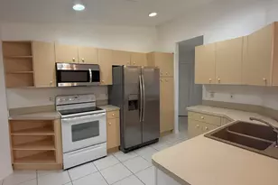 100 Cocoplum Cir, Royal Palm Beach, FL 33411 - Photo 8
