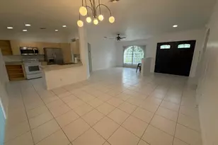 100 Cocoplum Cir, Royal Palm Beach, FL 33411 - Photo 4