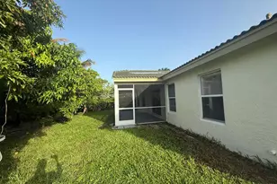 100 Cocoplum Cir, Royal Palm Beach, FL 33411 - Photo 18
