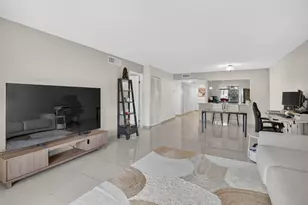 410 Lakeview Dr, Weston, FL 33326 - Photo 16
