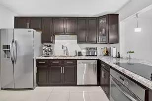 410 Lakeview Dr, Weston, FL 33326 - Photo 4
