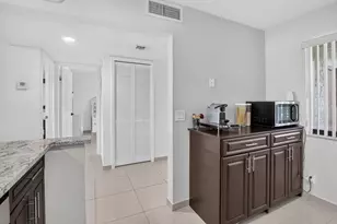 410 Lakeview Dr, Weston, FL 33326 - Photo 10