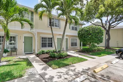 9905 NW 57th Manor, Coral Springs, FL 33076 - Photo 2